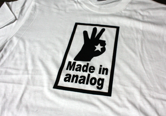 Tシャツボディ：バングラディッシュ製<br>綿１００％<br>サイズ:M<br>掲載写真のいずれかのデザインになります。